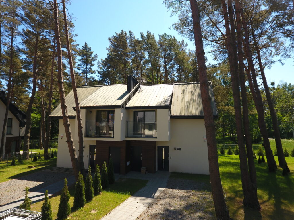 Panorama z drona pokazująca układ dróg dojazdowych do nowego osiedla